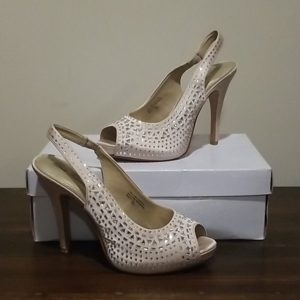 EUC champagne dazzling open toe heals original box